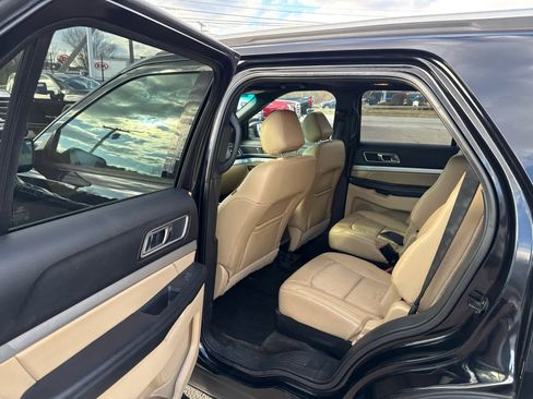 Used 2016 Ford Explorer XLT w/ Equipment Group 202A image 12