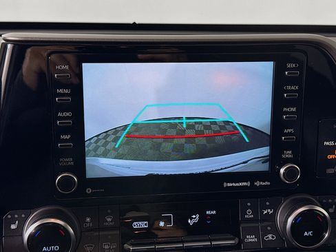 Certified 2022 Toyota Highlander XLE image 16