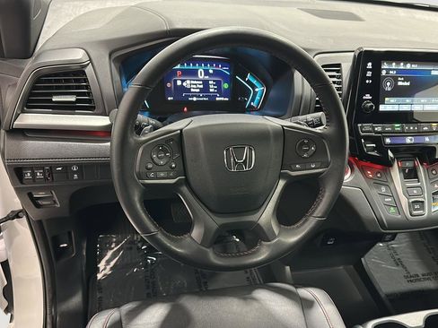 Used 2024 Honda Odyssey Sport image 9