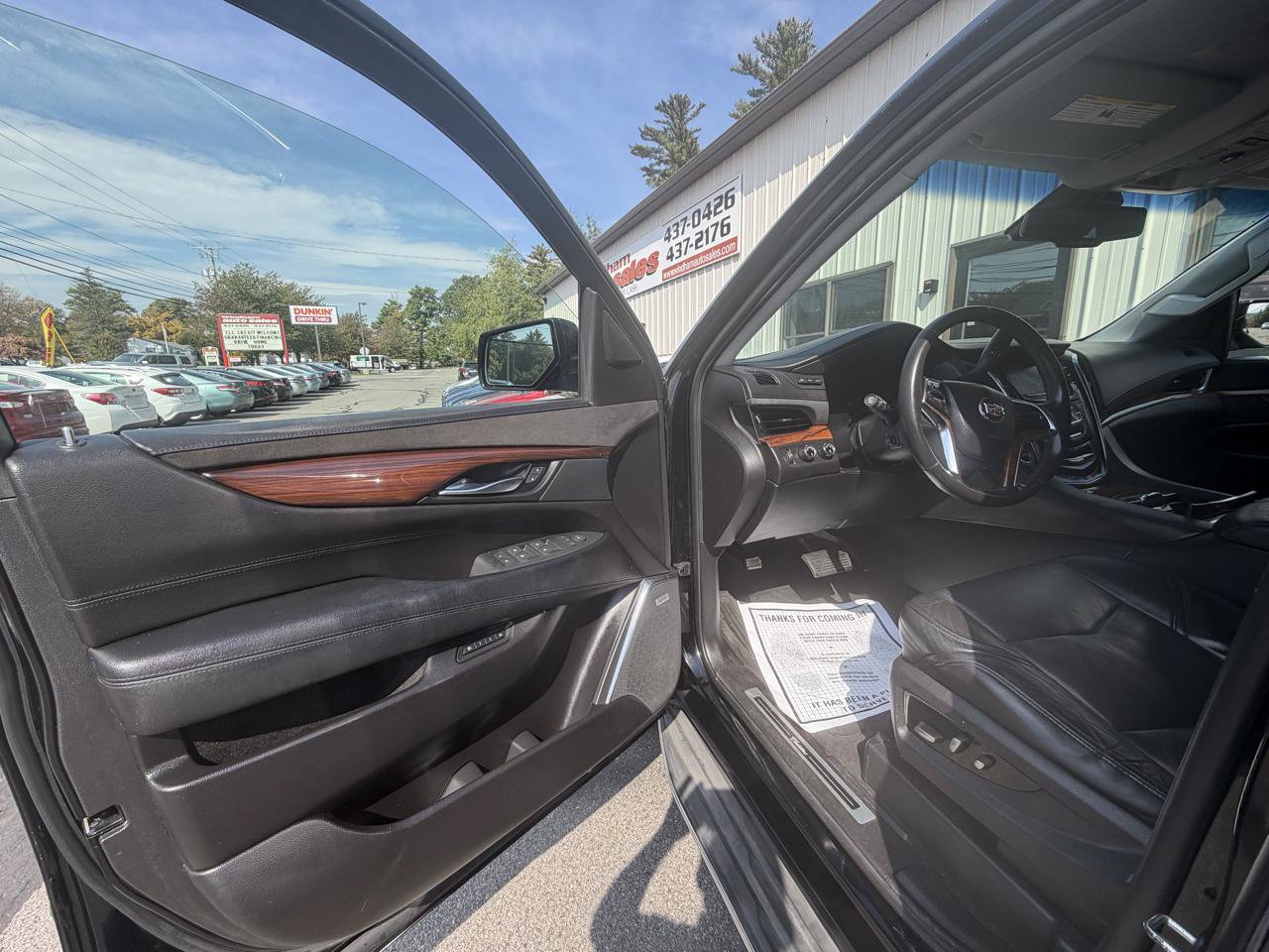 Used 2015 Cadillac Escalade Luxury AWD/4WD image 12