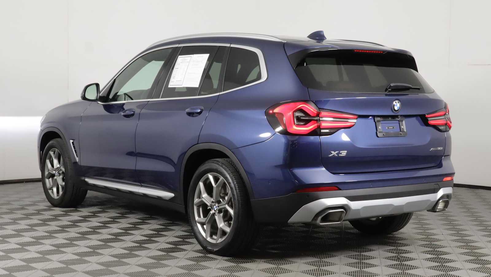 Used 2024 BMW X3 xDrive30i w/ Premium Package AWD/4WD image 4
