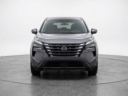 Used 2025 Nissan Rogue SV FWD image 2