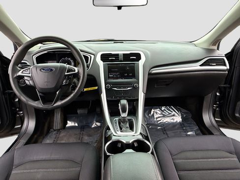 Used 2015 Ford Fusion SE image 3