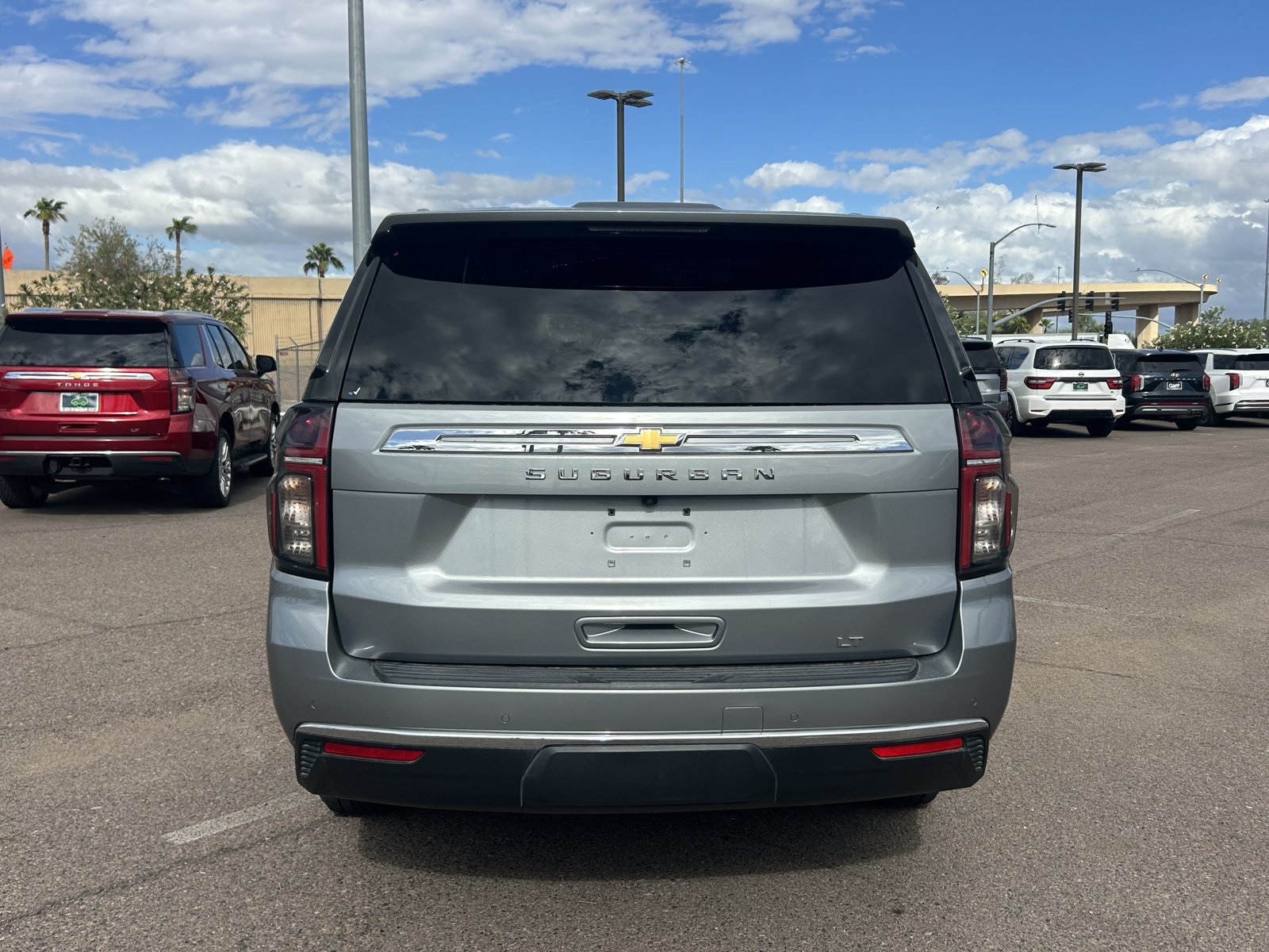 Used 2024 Chevrolet Suburban LT RWD image 4