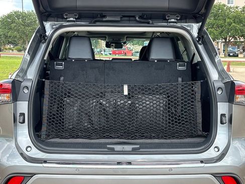 New 2026 Toyota Highlander Platinum AWD/4WD image 8