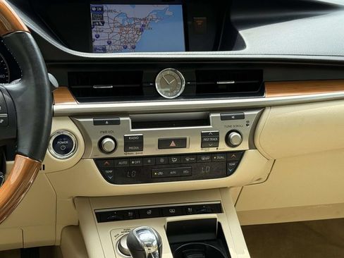 Used 2013 Lexus ES 300h w/ Luxury Pkg FWD image 18