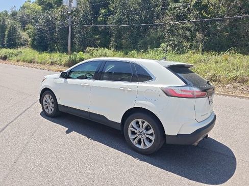 Used 2022 Ford Edge Titanium AWD/4WD image 4