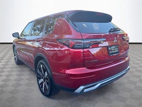 New 2026 Mitsubishi Outlander SE image 7