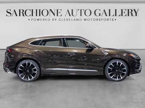 Used 2021 Lamborghini Urus AWD/4WD image 3