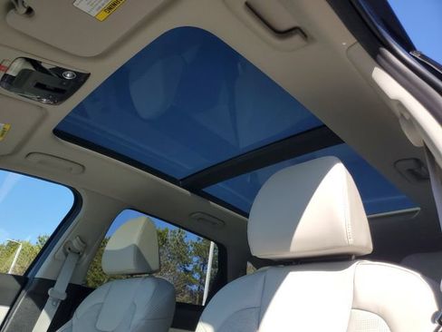 Certified 2025 Kia Sorento S w/ Panoramic Sunroof Package FWD image 12