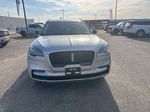 Used 2023 Lincoln Aviator Reserve w/ Equipment Group 201A RWD image 3