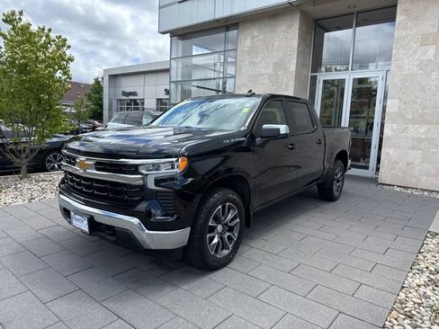 Used 2024 Chevrolet Silverado 1500 LT AWD/4WD image 3