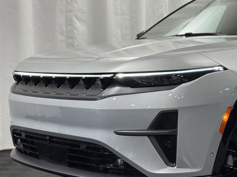 Used 2024 Jeep Wagoneer Launch Edition image 2