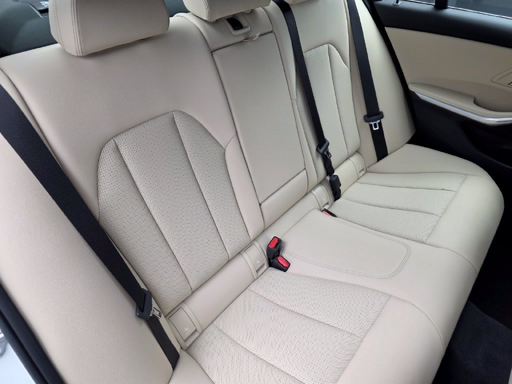 Certified 2024 BMW 330i Sedan w/ Convenience Package RWD image 26