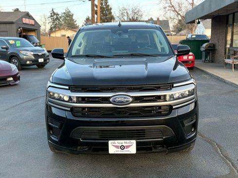 Used 2022 Ford Expedition XLT image 2