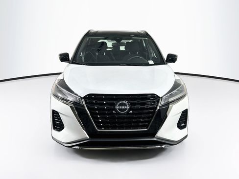 Used 2023 Nissan Kicks SR FWD image 2