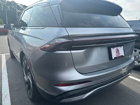 Used 2025 Lincoln Nautilus Reserve AWD/4WD image 3