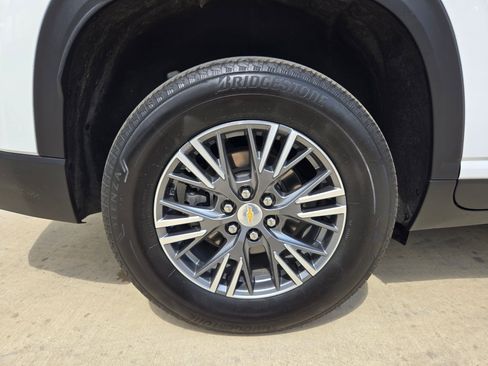 Certified 2025 Chevrolet Traverse LT FWD image 27