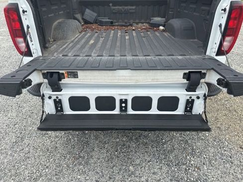 Used 2022 GMC Sierra 2500 SLE w/ SLE Value Package; AWD/4WD image 16