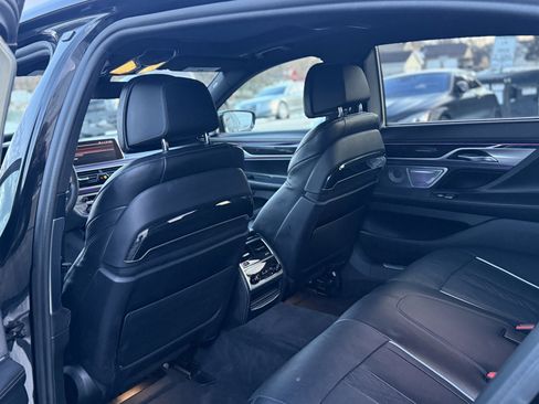 Used 2020 BMW 750i xDrive w/ Executive Package AWD/4WD image 19