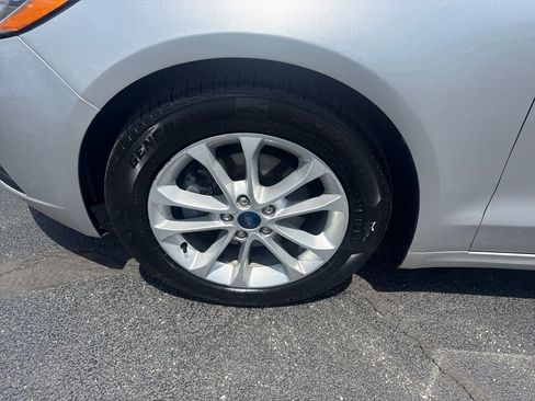 Used 2019 Ford Fusion SE FWD image 11