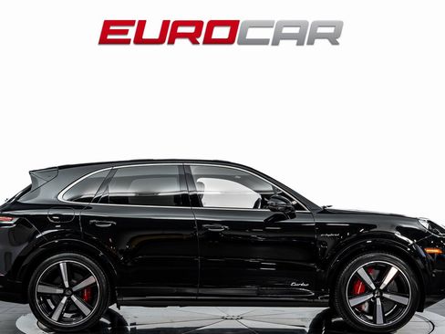 Used 2025 Porsche Cayenne Turbo image 6