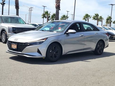 Used 2021 Hyundai Elantra SEL FWD image 2