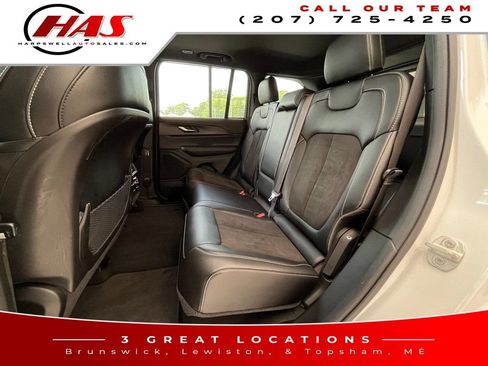 Used 2024 Jeep Grand Cherokee Altitude AWD/4WD image 12