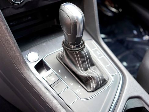 Used 2021 Volkswagen Tiguan SE w/ 3-Row Tiguan MDO Package image 12