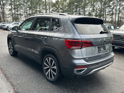 Certified 2024 Volkswagen Taos SE image 5