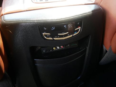 Used 2016 Cadillac Escalade ESV Luxury AWD/4WD image 19