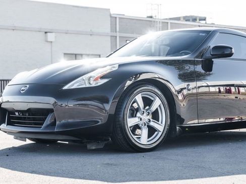 Used 2010 Nissan 370Z Touring image 29