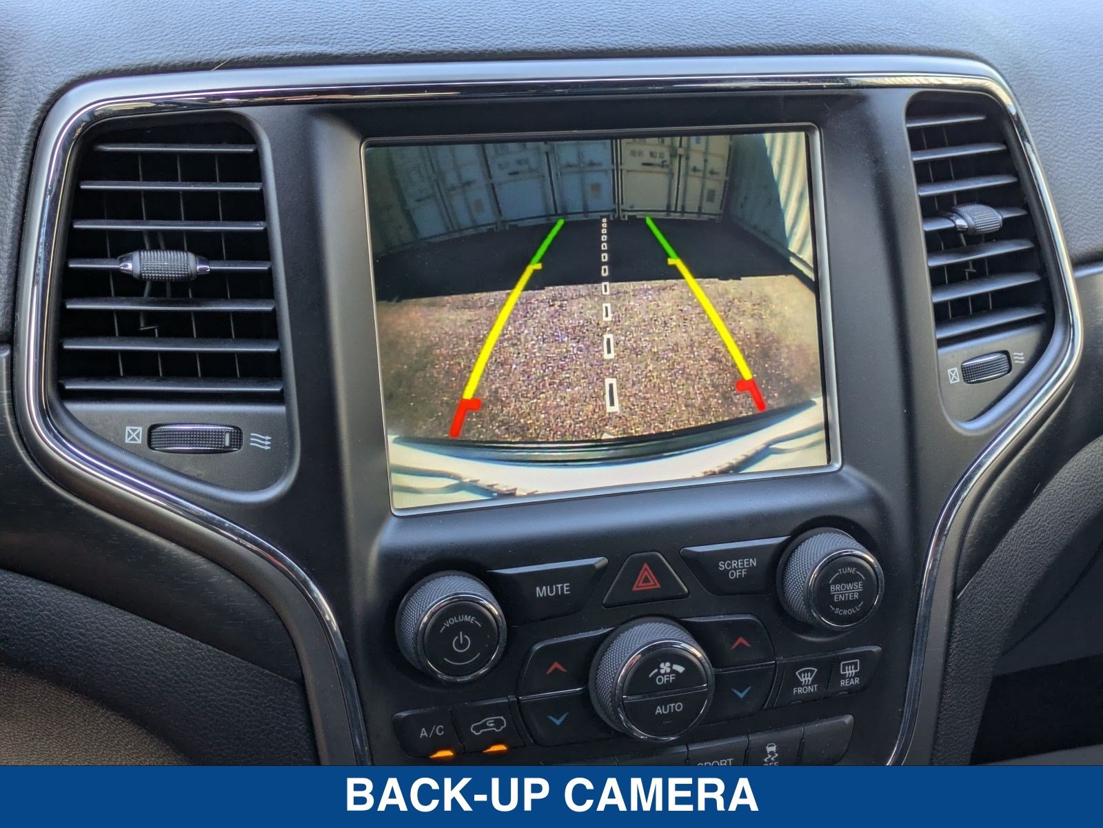 Used 2018 Jeep Grand Cherokee Laredo RWD image 30