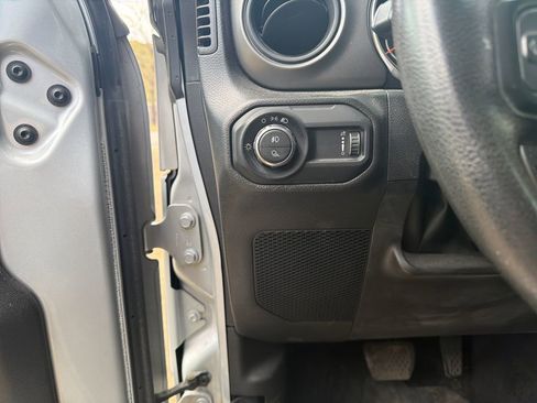 Used 2023 Jeep Gladiator Sport AWD/4WD image 13