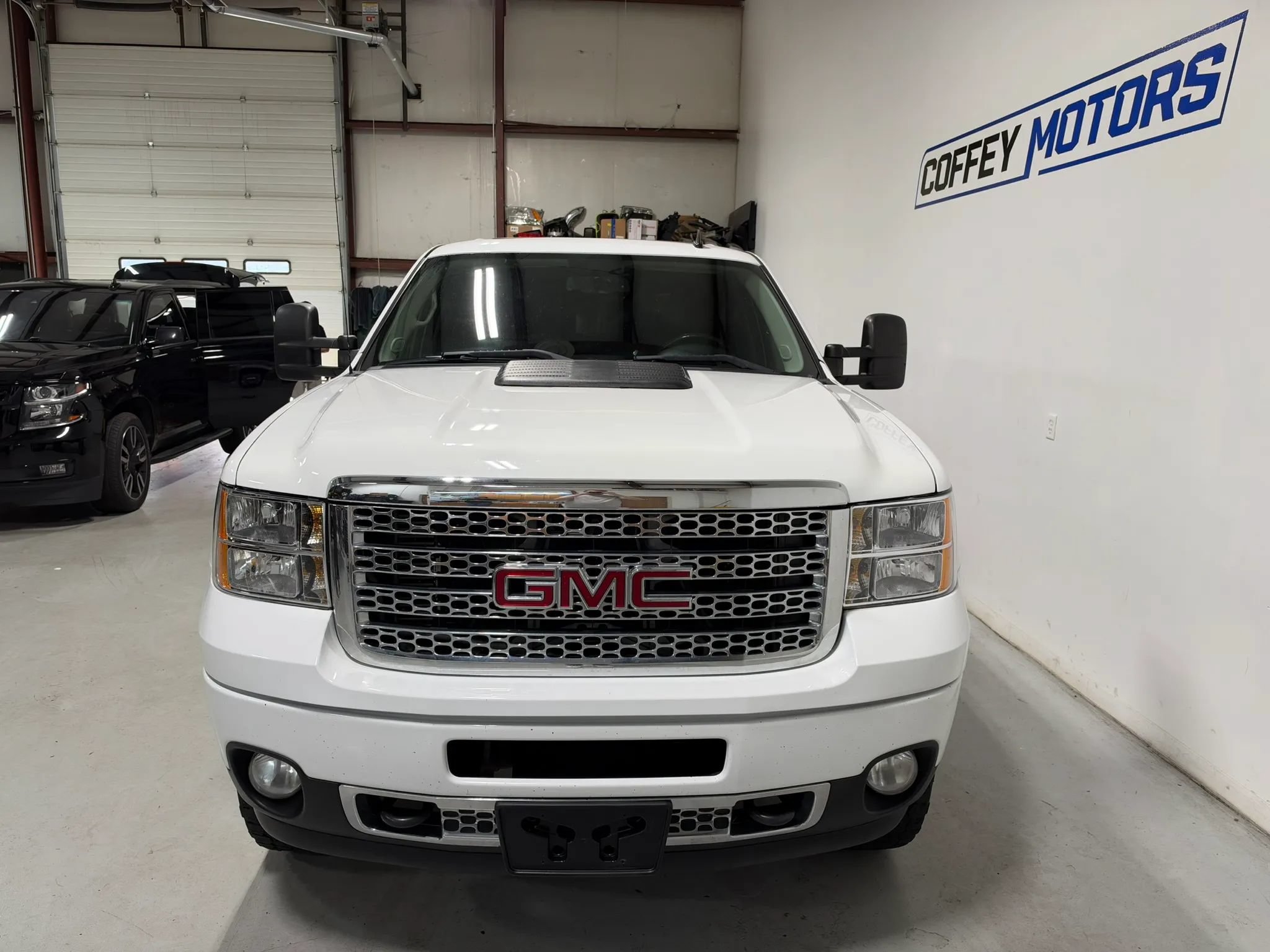 Used 2012 GMC Sierra 2500 Denali w/ Suspension Package, Off-Road AWD/4WD image 10