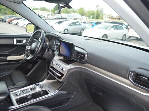 Used 2020 Ford Explorer XLT w/ Equipment Group 202A AWD/4WD image 29