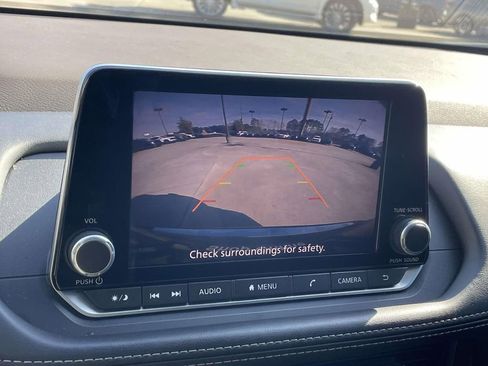 Used 2023 Nissan Rogue SV image 26