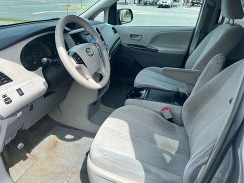 Used 2013 Toyota Sienna LE image 6