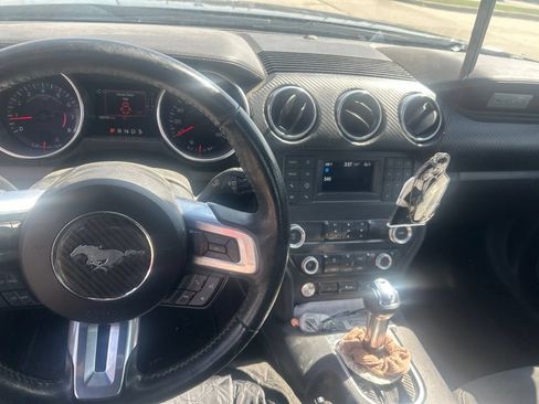 Used 2022 Ford Mustang Coupe w/ Black Accent Package RWD image 13