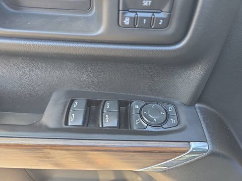 Used 2020 Chevrolet Silverado 1500 High Country w/ Technology Package AWD/4WD image 28