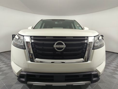 Used 2024 Nissan Pathfinder SL w/ Cargo Package FWD image 3