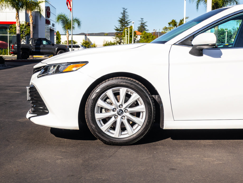 Used 2019 Toyota Camry LE FWD image 5