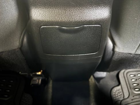 Used 2017 Toyota Corolla LE FWD image 28