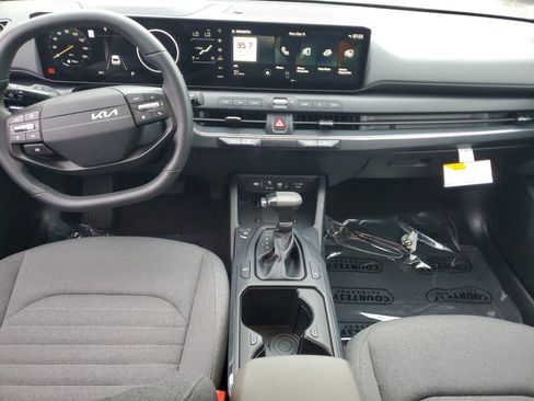 Used 2025 Kia K4 EX image 13