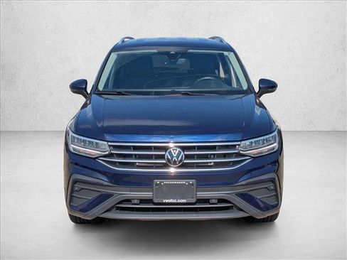 Used 2024 Volkswagen Tiguan SE image 2