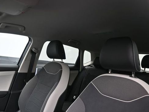 New 2026 Volkswagen Taos SE FWD image 2
