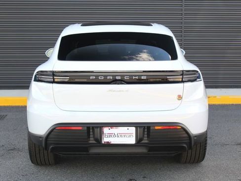 New 2026 Porsche Macan 4 Electric image 7