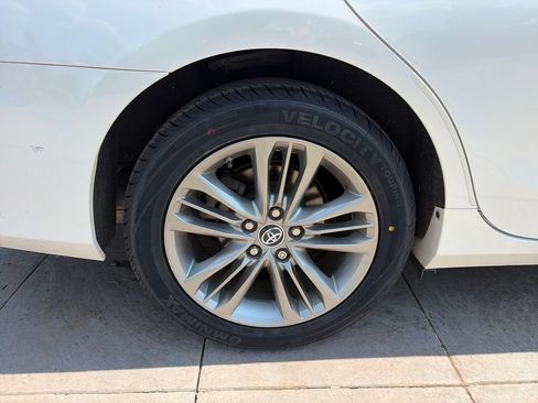 Used 2016 Toyota Camry SE w/ Moonroof Package FWD image 14
