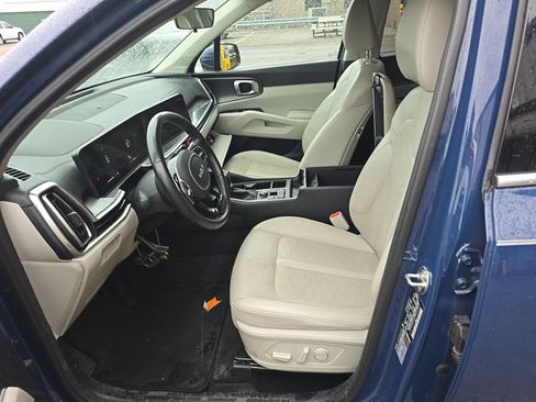 Used 2024 Kia Sorento S w/ Panoramic Sunroof Package FWD image 7