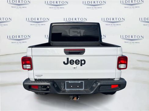 Used 2022 Jeep Gladiator Sport image 7